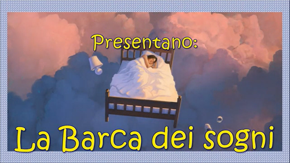 Immagine grafica del video La Barca dei sogni raffigurante una ragazza che placidamente dorme in un letto che vola tra le bianche nuvole